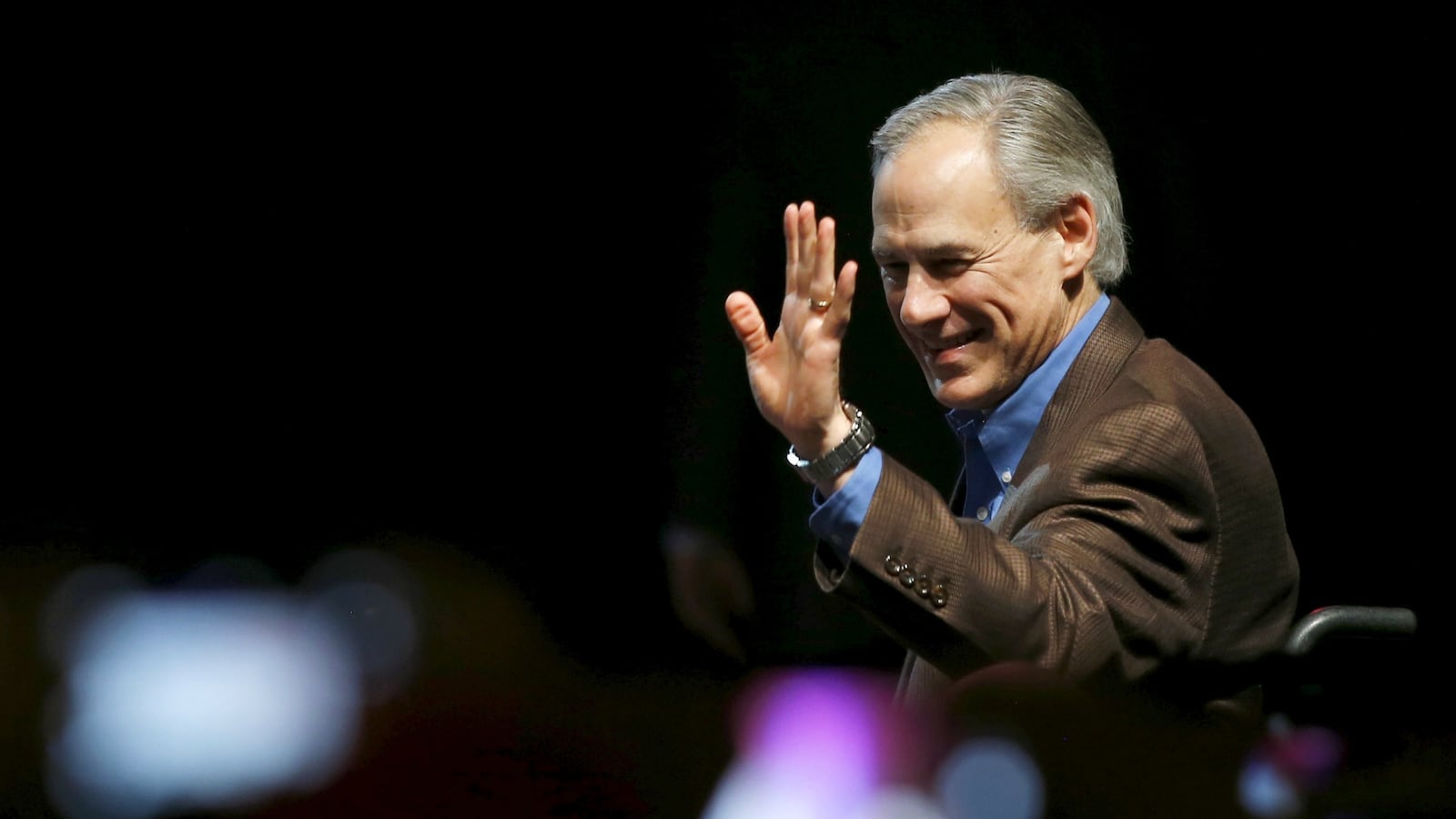 cheats/2016/06/03/trump-gave-abbott-35k-donation-after-lawsuit-dropped/160603-greg-abbott-cheat_gef1ya