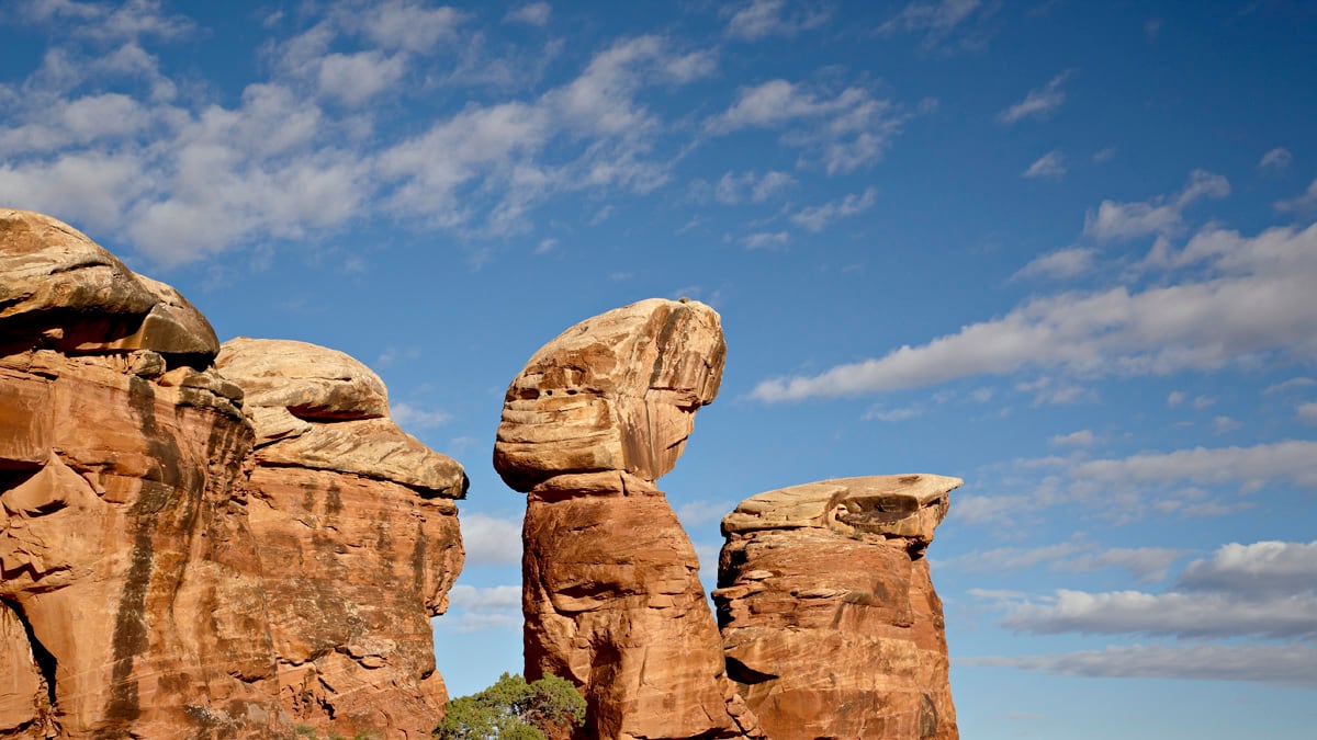 cheats/2011/09/25/man-breaks-leg-crawls-across-desert/utah-hiking-cheat_qzcxny