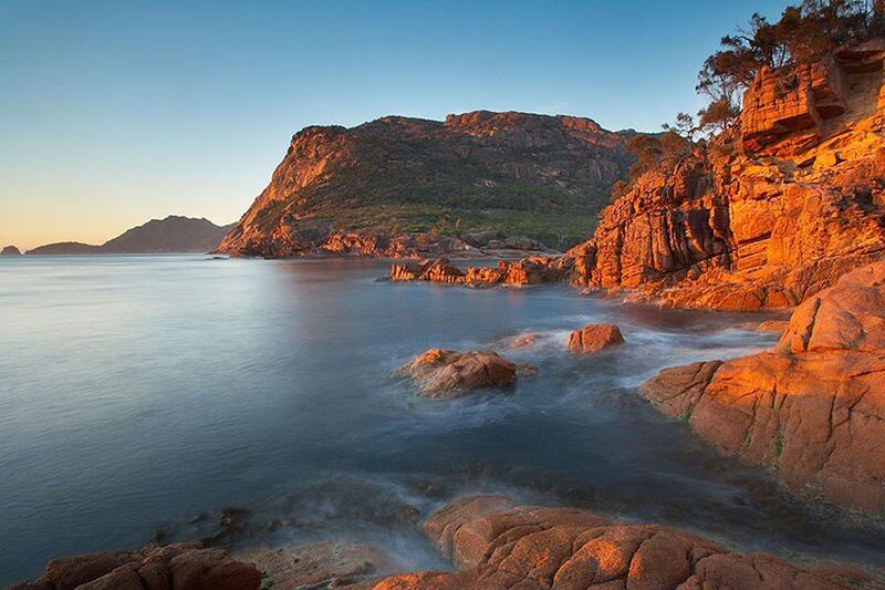 galleries/2013/10/25/top-25-islands-in-the-world-photos/top-islands-tasmania-sleepy-bay-freycinet-peninsula_rhpdty