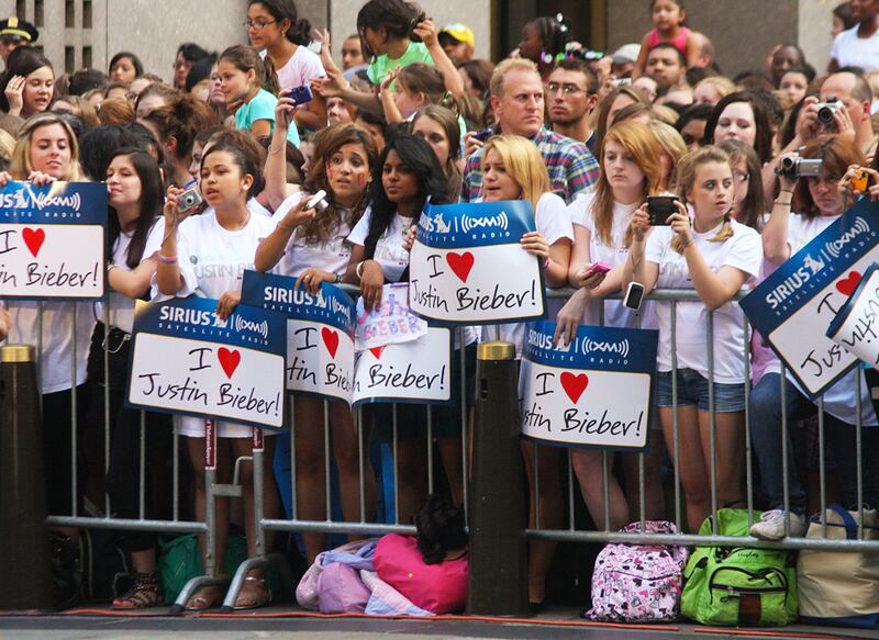 galleries/2010/09/09/bieber-fans/bieber-fans---7_bfd5tu