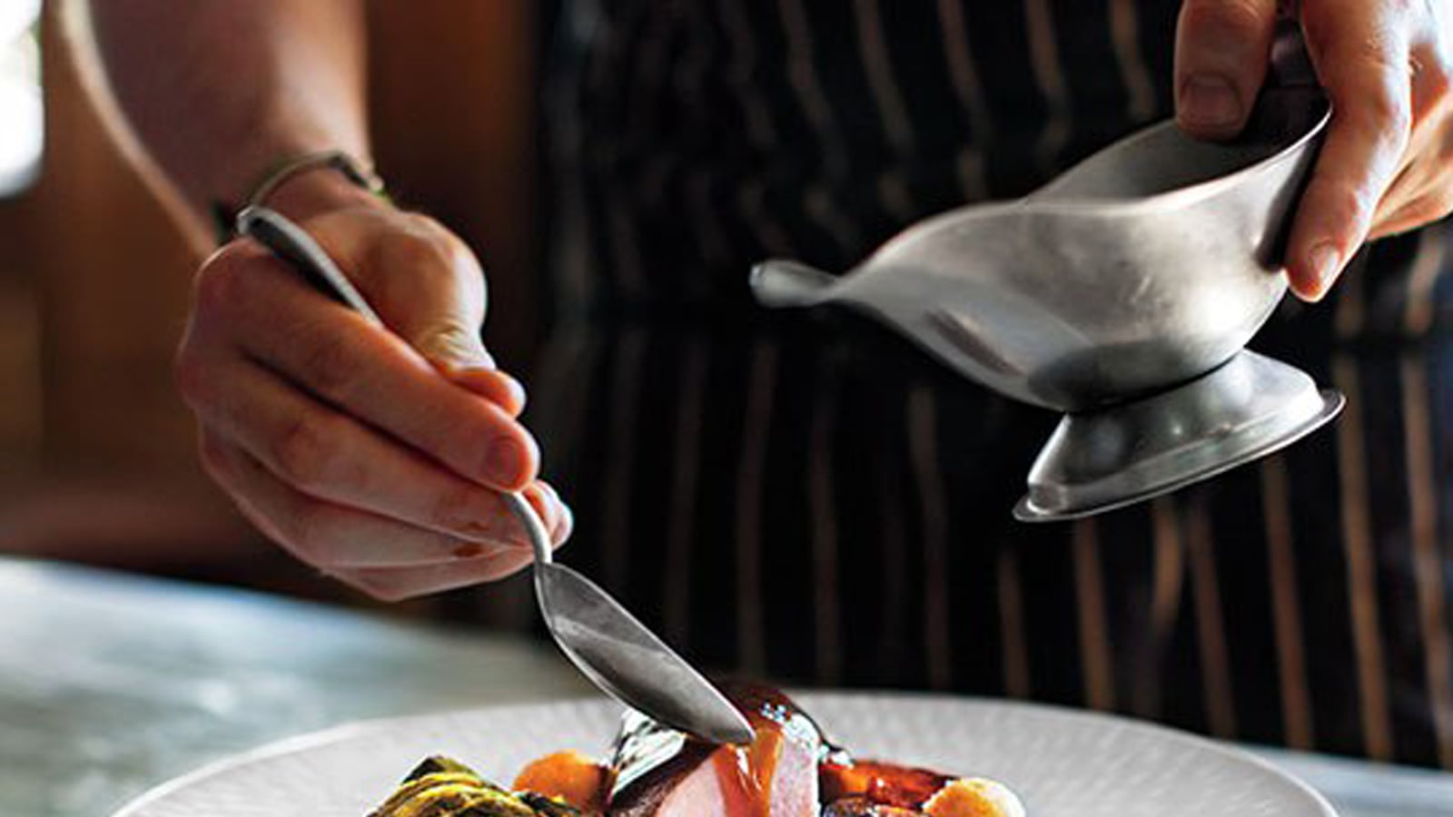 cheats/2014/09/02/u-s-envoy-roasted-for-british-food-jibe/140116-cnt-british-food-embed_do75ri