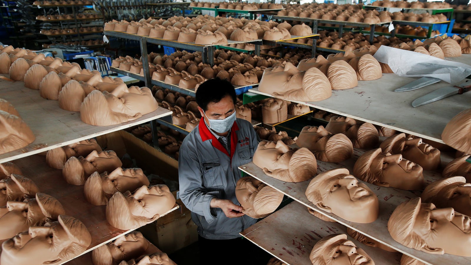 articles/2016/07/11/china-s-strange-trump-love/160710-Hong-The-Chinese-Who-Idolize-Trump-tease_hwrwzk