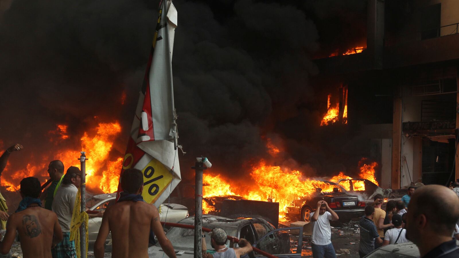 cheats/2013/08/15/bombing-in-lebanon-kills-14/130815-car-bomb-cheat_yurazz