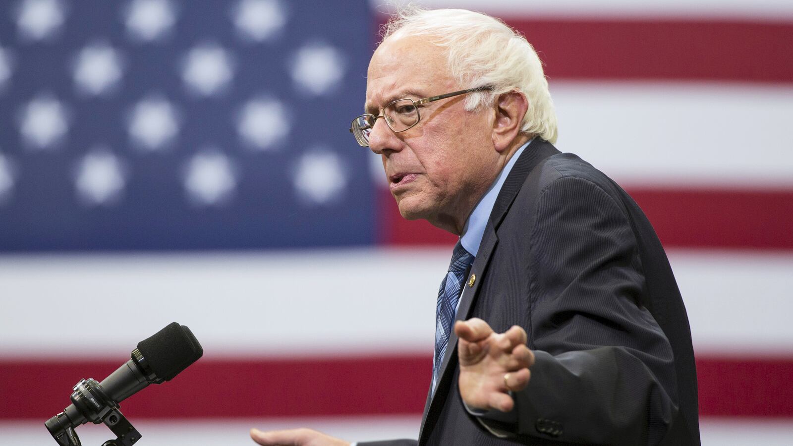 articles/2015/11/04/bernie-sanders-fully-baked-pot-plan/151104-laslo-sanderes-tease_u7hpzk