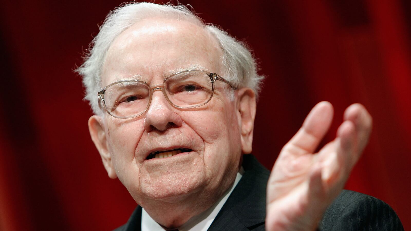 170628-jones-warren-buffet-hero_gjex91