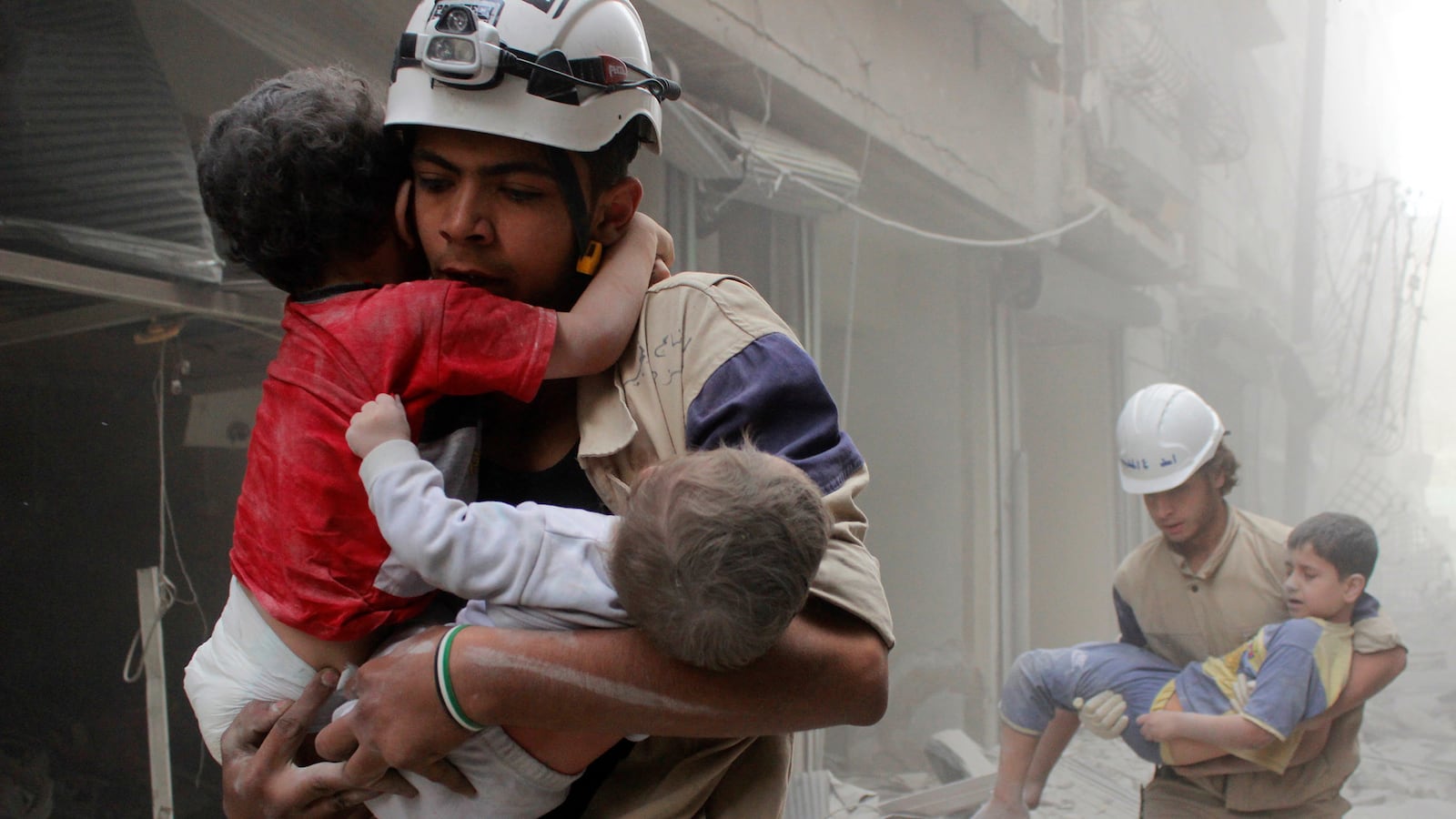 articles/2016/09/26/u-s-was-warned-of-attack-on-aid-workers-in-syria/160926-weiss-white-helmet-tease_twqstx