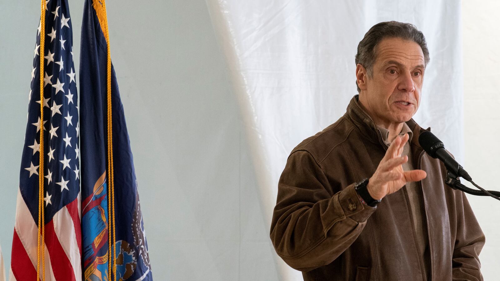 2021-01-23T192625Z_1223655895_RC2VDL964EY8_RTRMADP_3_HEALTH-CORONAVIRUS-USA-NEW-YORK_xvik9c