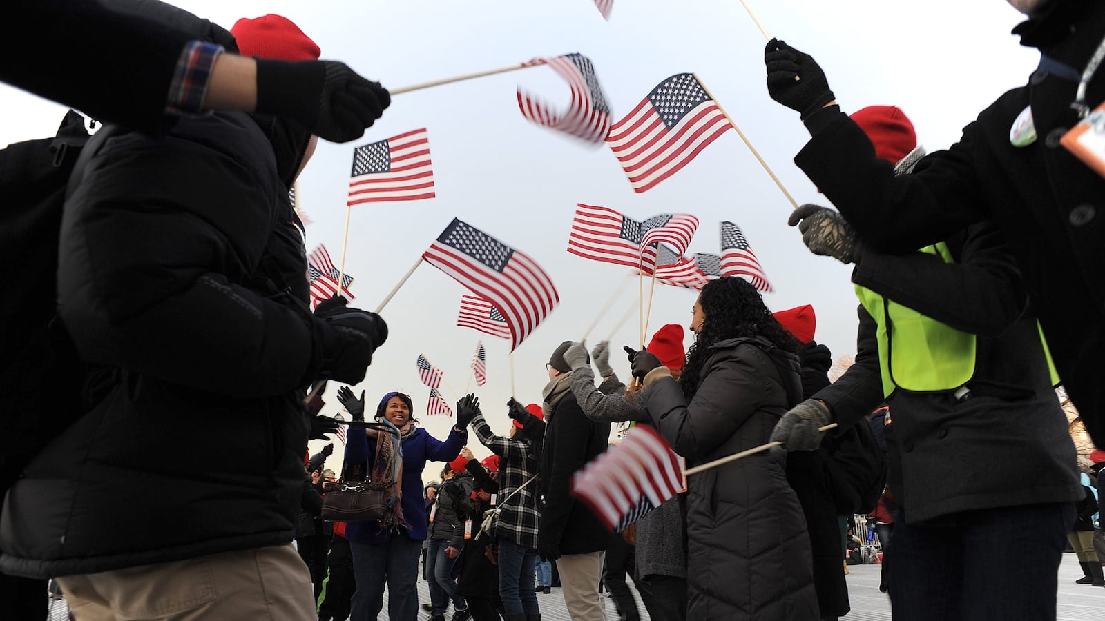articles/2013/01/21/obama-s-unsung-army-of-backstage-volunteers-at-the-inaugural-balls/130121-inaugural-volunteers-ashburn-tease_rbeogh