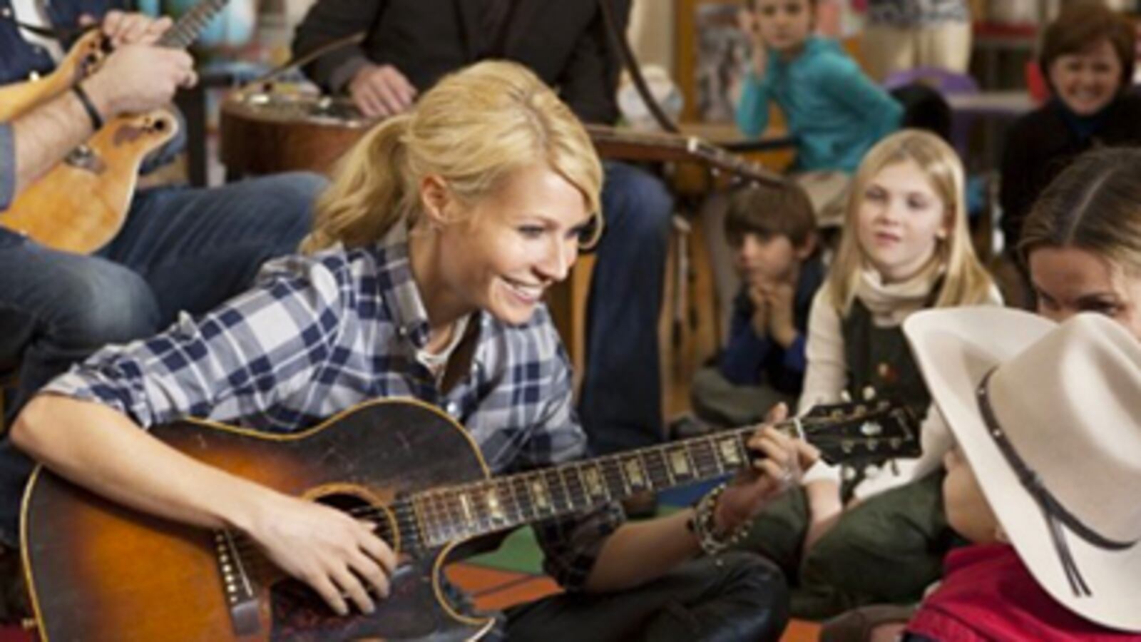 articles/2011/01/06/gwyneth-paltrow-country-strong-and-the-rise-of-the-country-carpetbagger/curtis-country-strong_151044_wd99mg