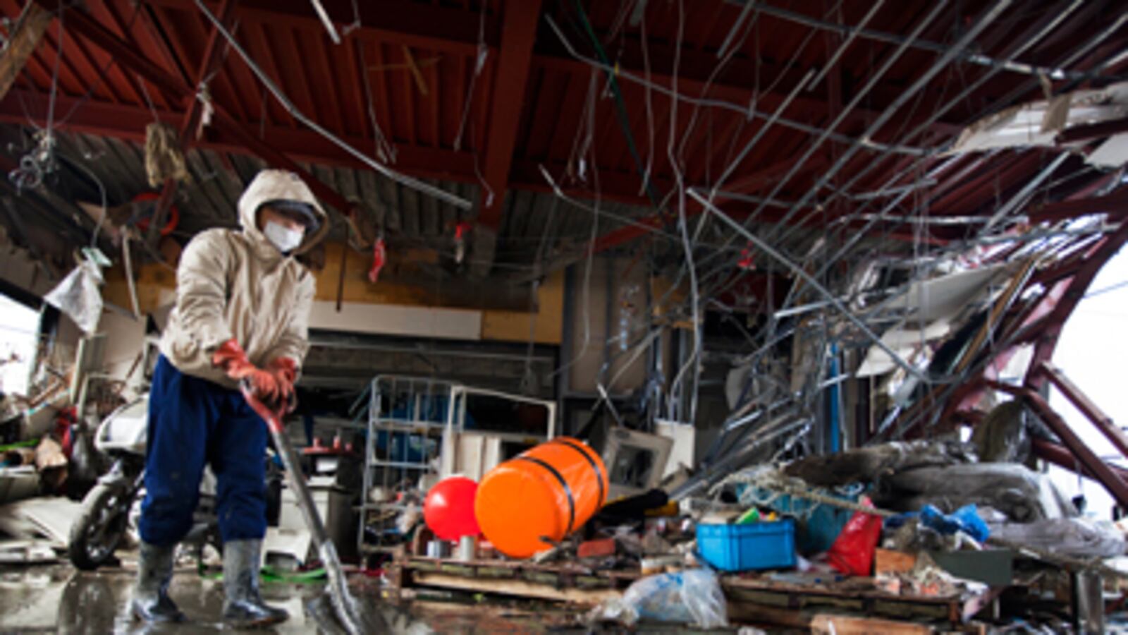 articles/2011/03/23/japan-nuclear-crisis-3-more-earthquakes-rattle-fukushima-daiichi/samuels-japan-day-12_168492_myutyd