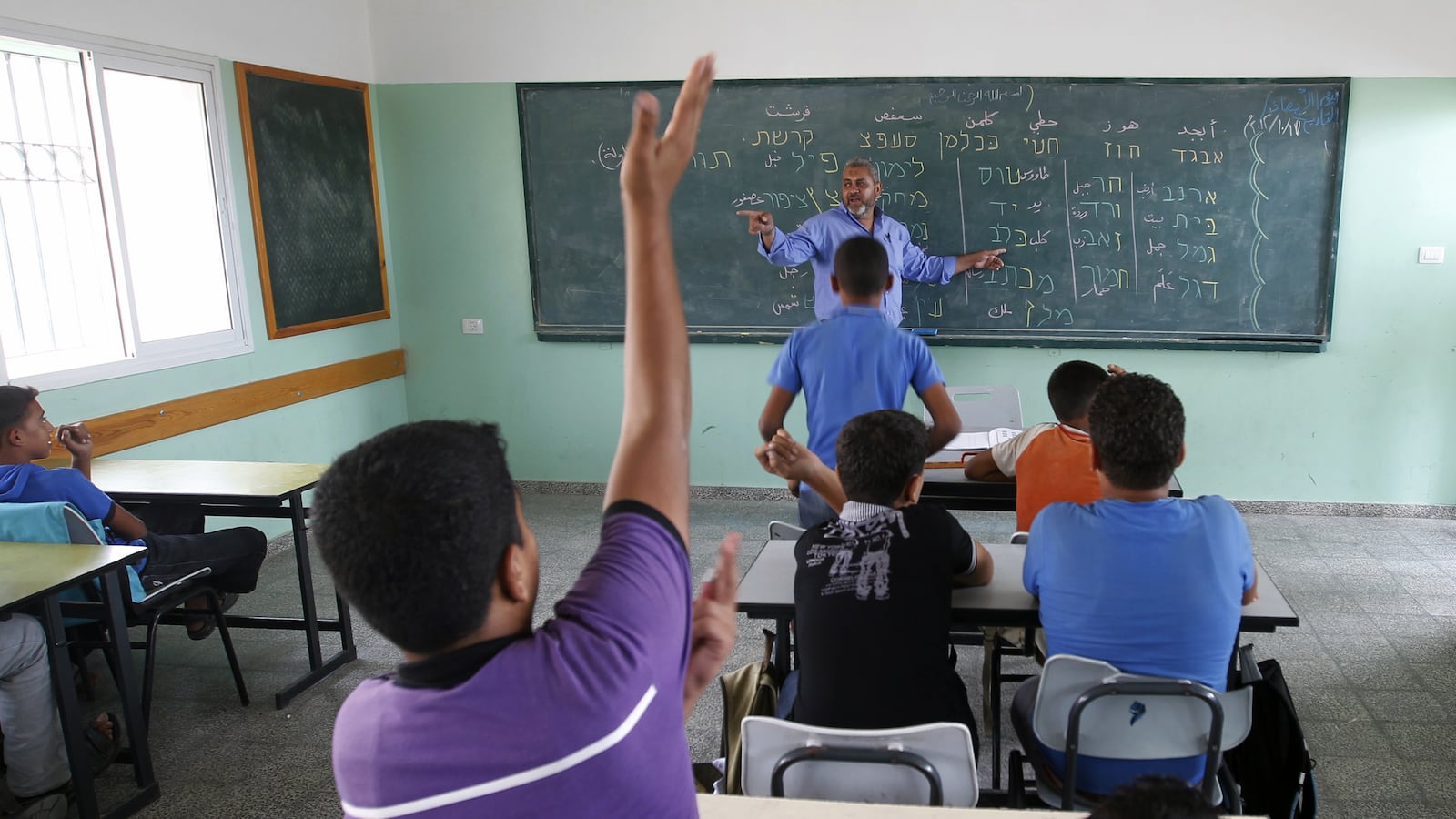 articles/2013/02/04/do-israeli-and-palestinian-schoolbooks-incite-hatred/palestinian-schoolchildren-openz_k1iwne