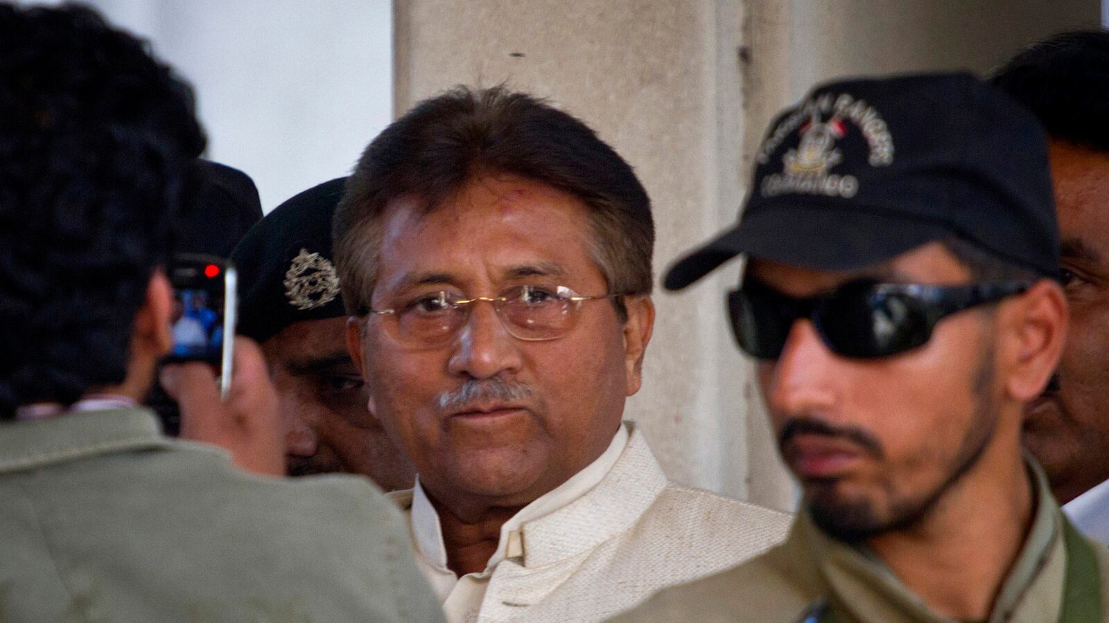 cheats/2013/04/18/musharraf-flees-pakistan/130418-pakistan-musharraf-flee-cheat_lrhtcq