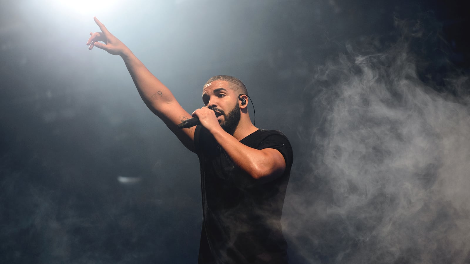 articles/2015/09/24/drake-opens-up-about-meek-mill-feud-for-first-time-nobody-told-you-that-this-was-a-bad-idea/150924-stern-drake-tease_bgh3mp