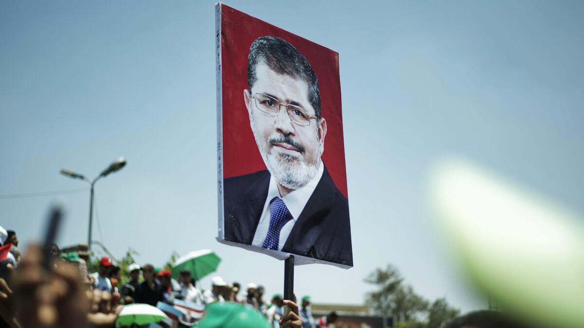 cheats/2013/06/23/egypt-s-army-threatens-protest-intervention/egypt-military-protest-cheat_oxfqga