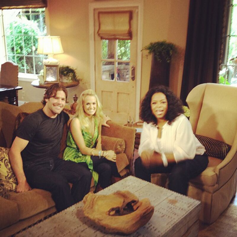 galleries/2012/05/15/britney-spears-lea-michele-more-celebrity-twitter-pictures-photos/twitpics-oprah_tm9knf