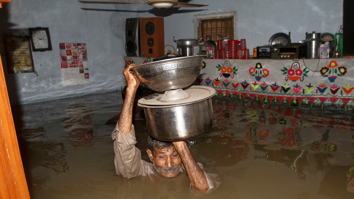 cheats/2011/09/13/floods-cripple-pakistani-city/pakistan-floods-cheat_aj3nrj