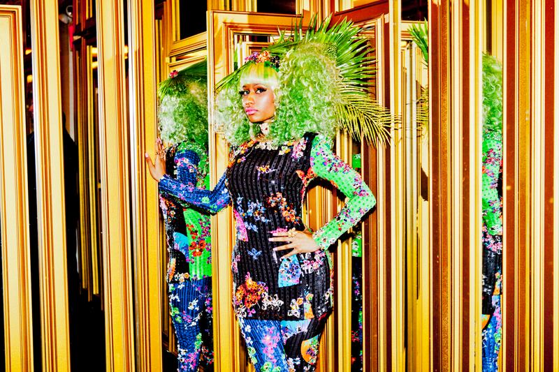 galleries/2011/11/09/versace-for-h-m-photos-from-fashion-show-with-nicki-minaj-prince/nikki-minaj-versace-hm-fashion-show_lnvwjt