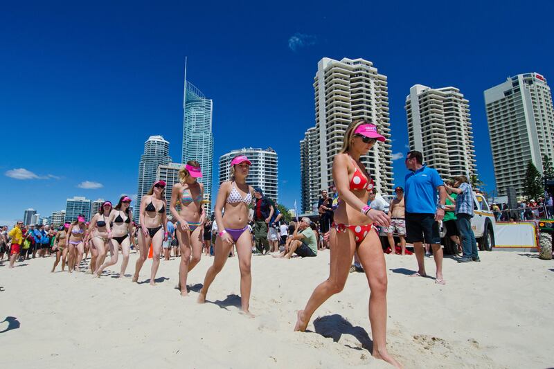 galleries/2011/11/30/world-records-broken-in-2011-photos/world-records-longest-bikini-parade_uneue6