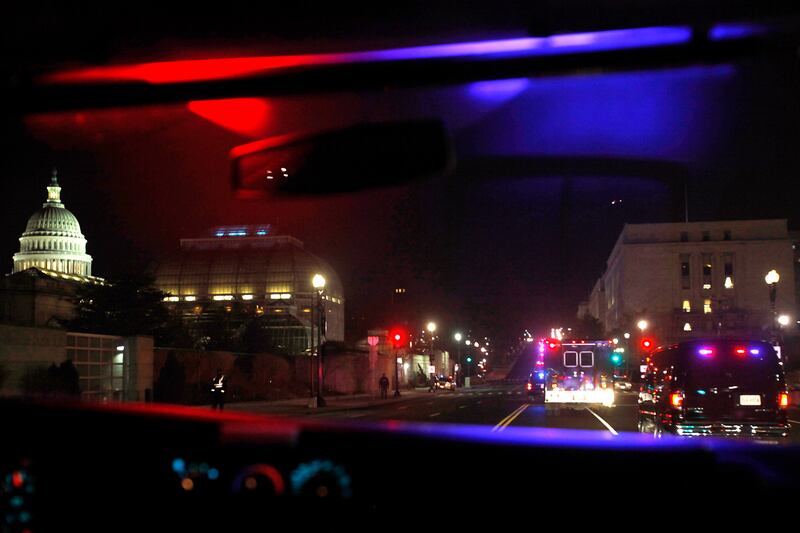 galleries/2012/01/24/president-obama-state-of-the-union-address-photos/sotu-obama-motocade_mk8cpb