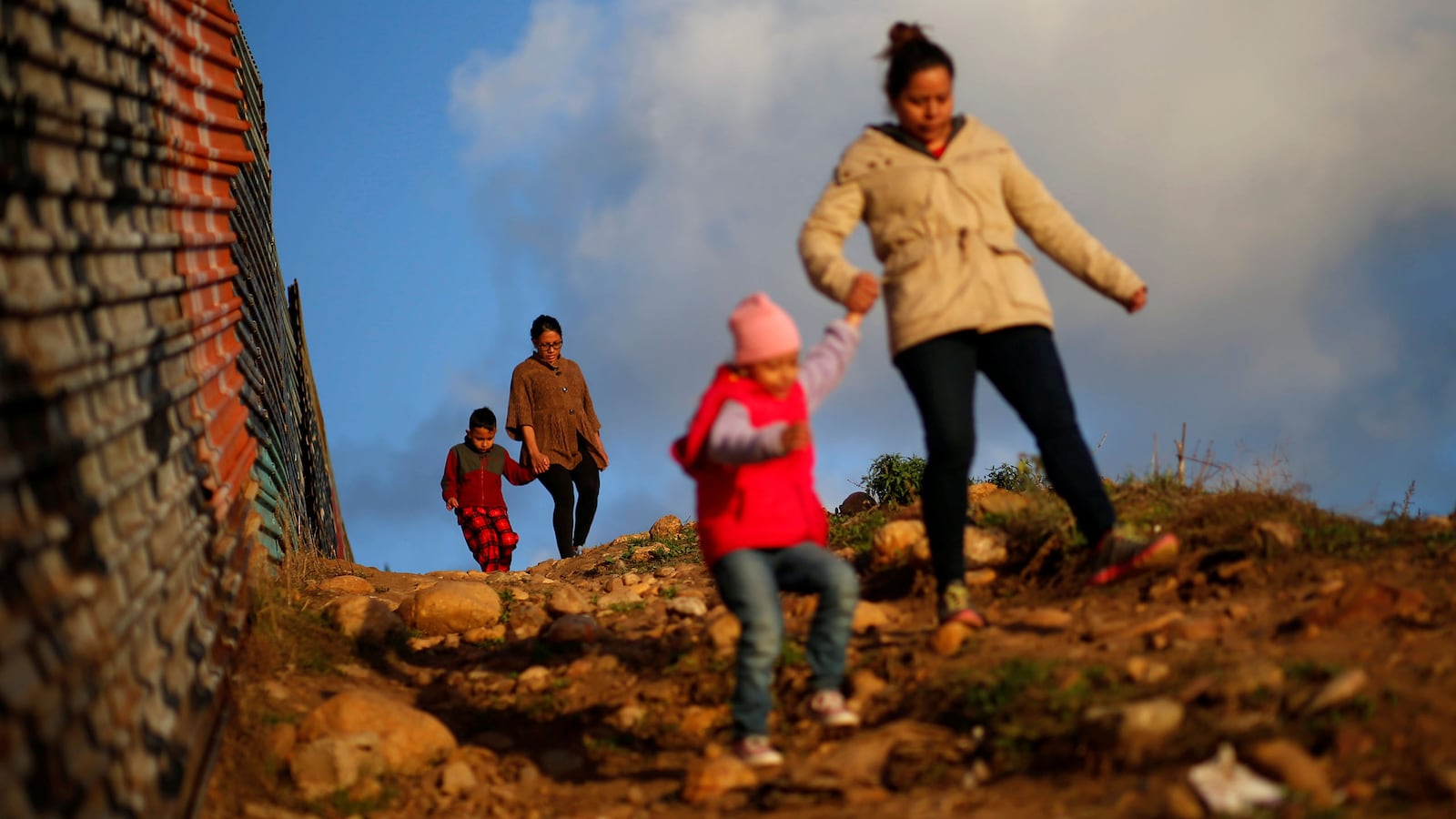 190110-humanitarian-crisis-border-tease_ru5o4u