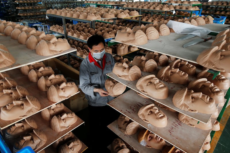 galleries/2016/05/27/inside-the-factory-making-trump-masks/160527-trump-mask-factory-05_jaet8y