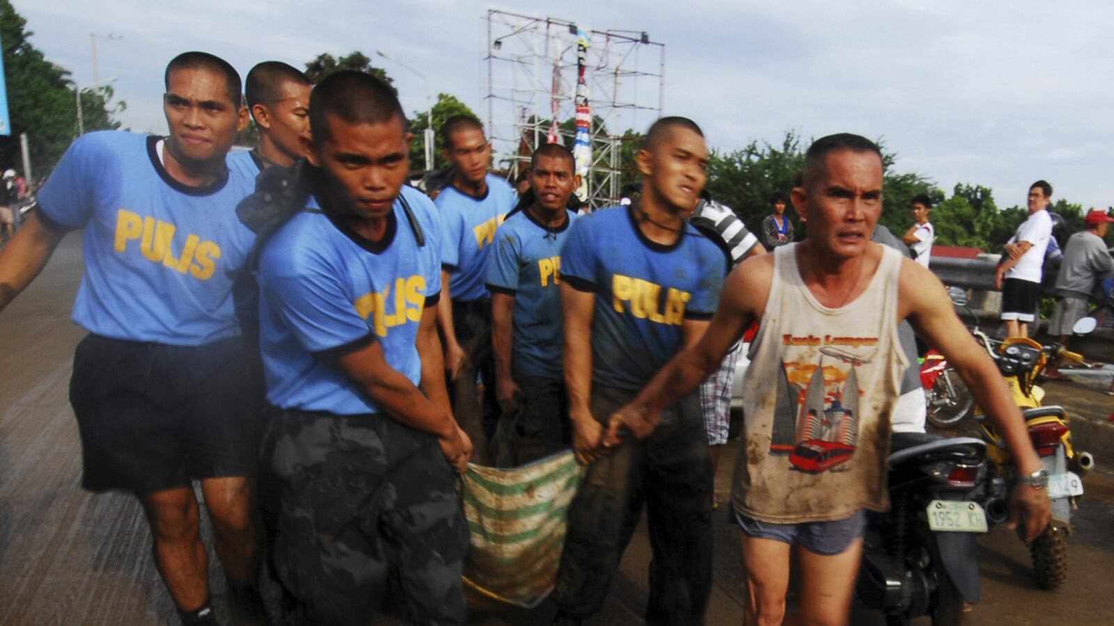 cheats/2011/12/18/652-dead-in-philippines-typhoon/philippines-typhoon-652-dead-cs_nbaptb