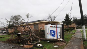 cheats/2011/03/05/tornado-rips-through-louisiana/louisiana-tornado_lyopi7