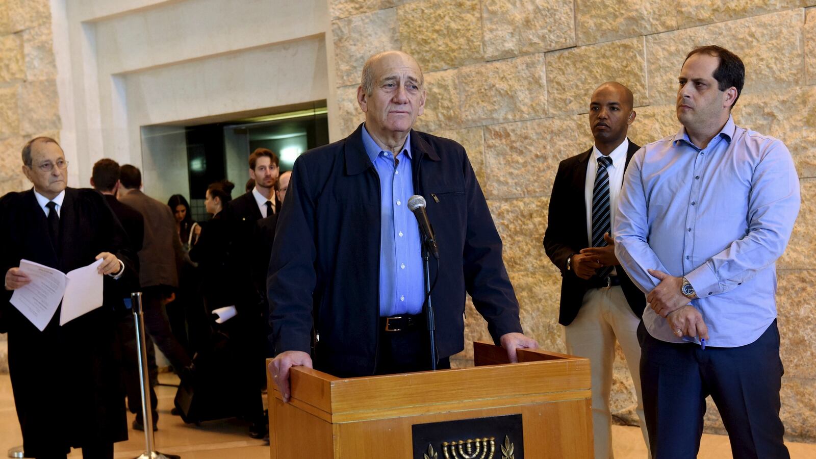 cheats/2015/12/29/israel-ex-pm-to-sentenced-for-bribery/151229-cheeat-olmert_dm4xqc