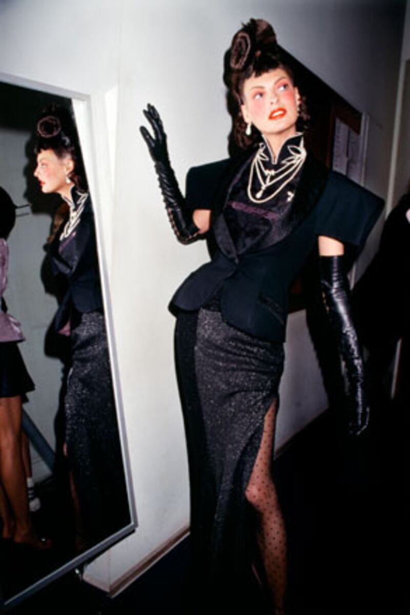 galleries/2009/12/18/backstage-dior/dior-1_cu4u3y