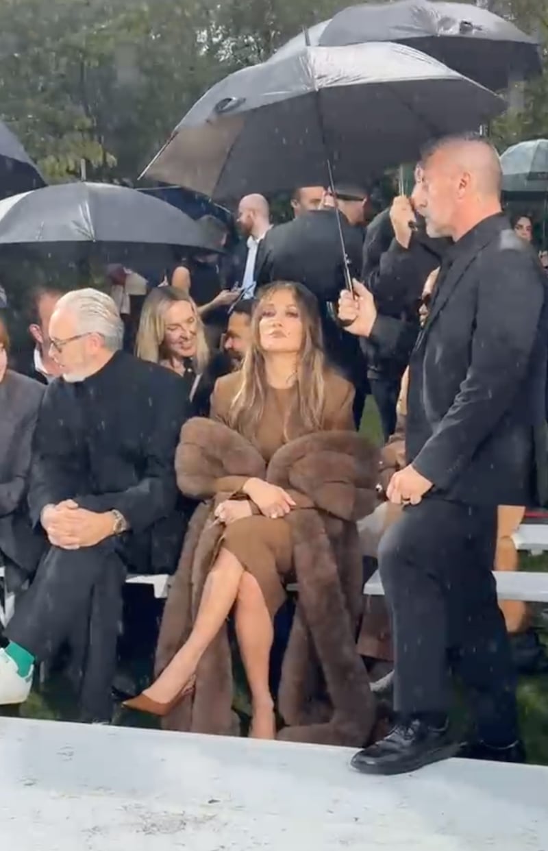 J-Lo's bodyguard initially held the umbrella.