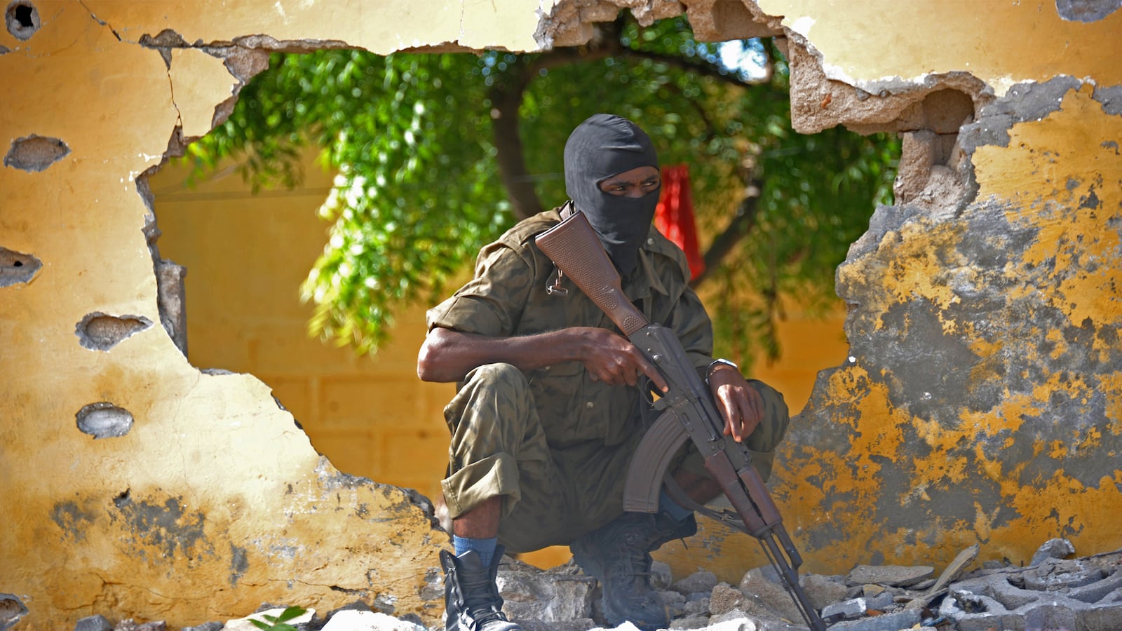 articles/2016/03/15/the-return-of-al-shabaab/160313-hitchens-somalia-al-shabaab-tease_ntfxwk