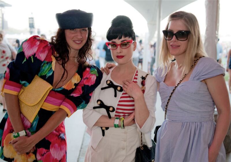 galleries/2011/04/16/2011-coachella/coachella-fans-11_w6hkcu