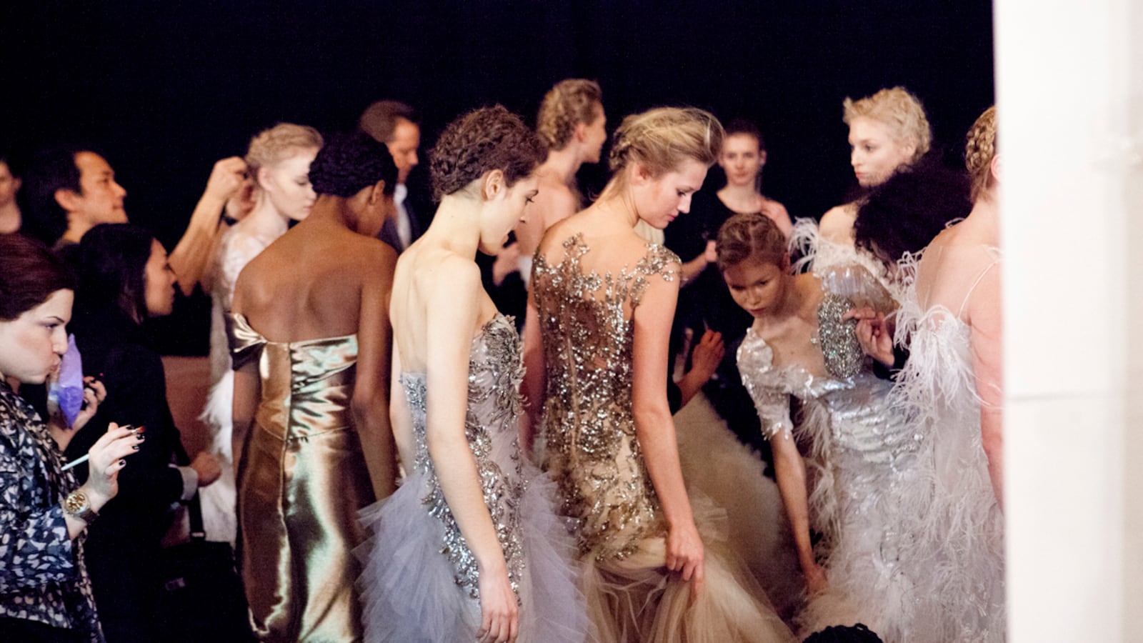 articles/2012/02/16/backstage-at-marchesa-fall-winter-2012-show-at-new-york-fashion-week/marchesa-nyfw-tachman-64_rv5zak