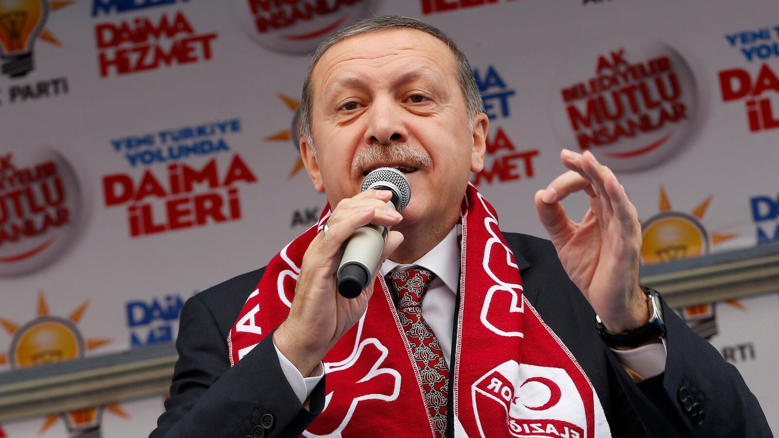 cheats/2014/03/07/turkey-may-ban-facebook-youtube/140307-turkey-facebook-cheat_dnli5e