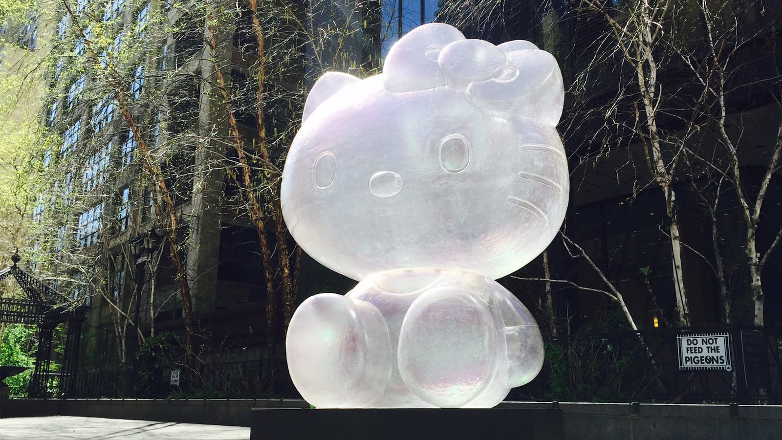 articles/2015/05/12/why-has-a-giant-hello-kitty-just-landed-in-new-york/150511-foreman-hello-kitty-tease_um5tcv