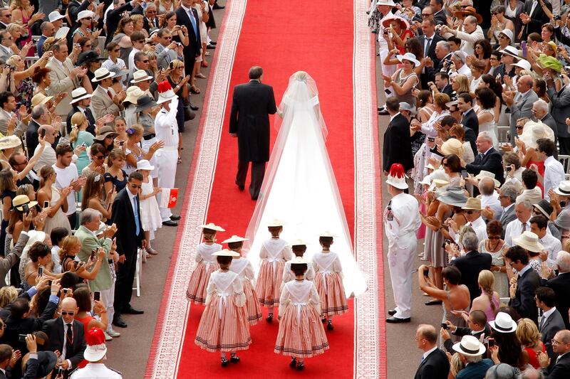 galleries/2011/07/01/charlene-wittstock-and-prince-albert-wedding/fans-royal-wedding-monaco-gallery_hawlsv