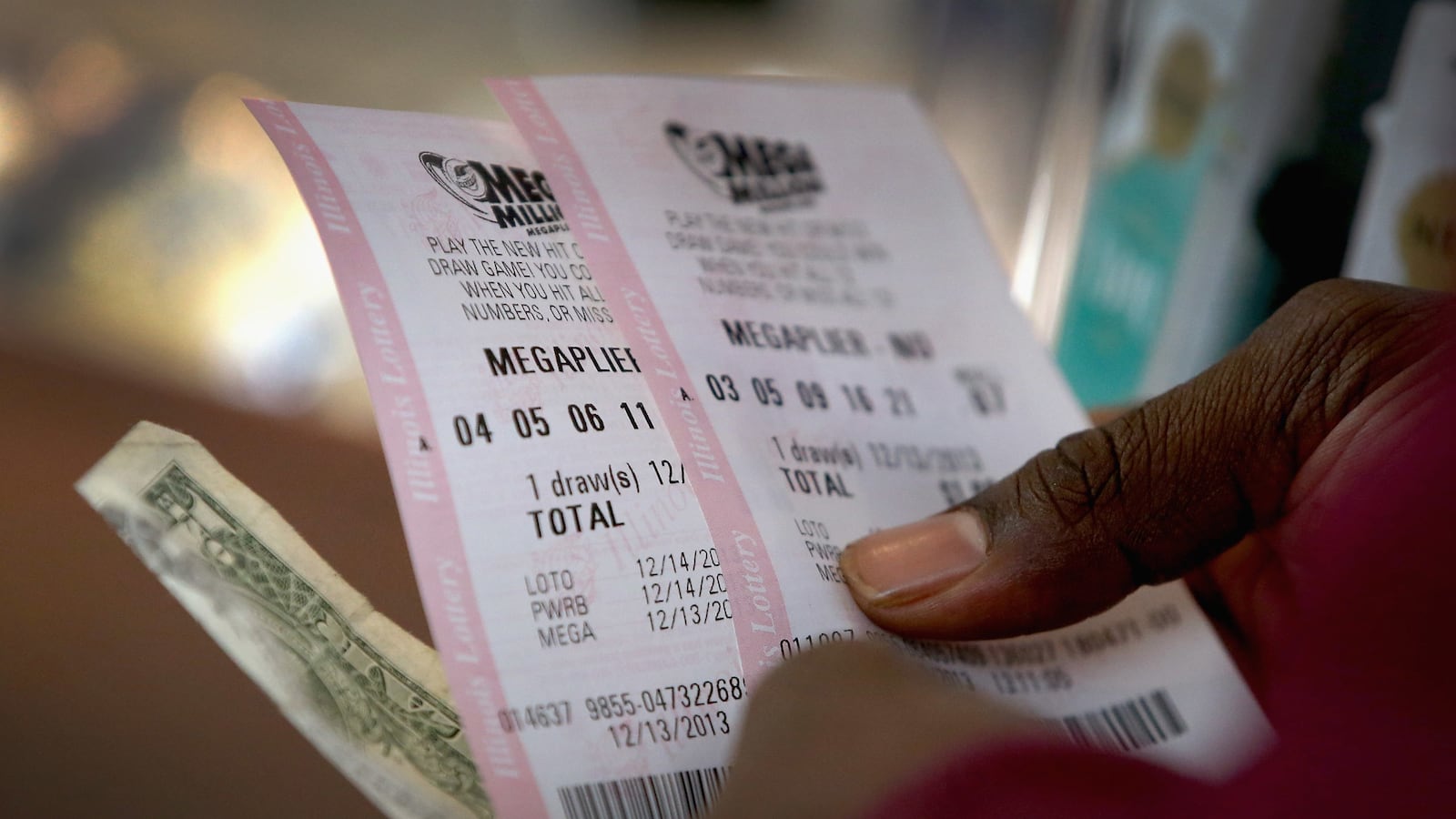 cheats/2013/12/16/mega-millions-pot-soars-to-586m/131216-mega-millions-cheat_gm6o20