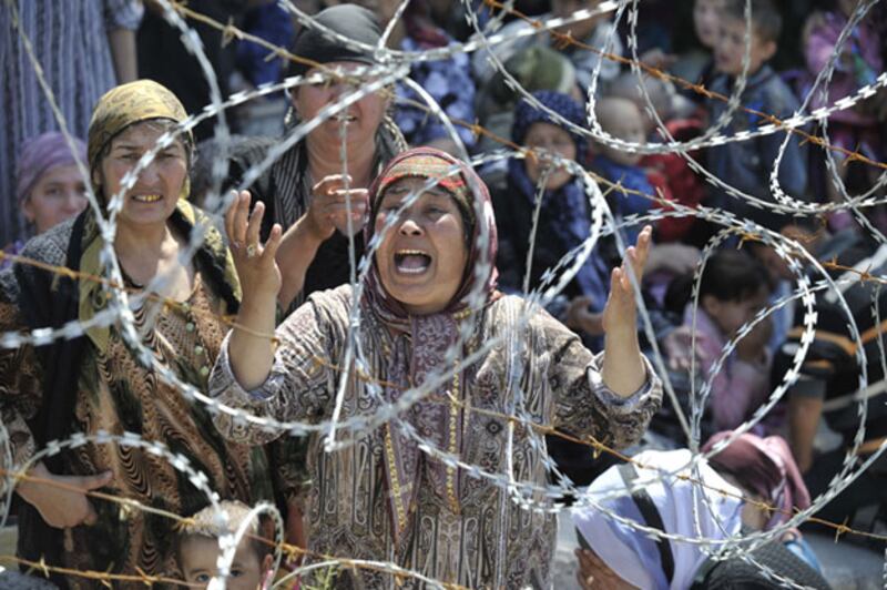 galleries/2010/06/19/kyrgyzstan-unrest/goltz-kyrgyzstan-6_pktjxv