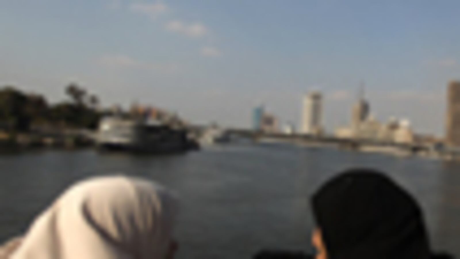 cheats/2011/04/09/egyptian-army-storms-protests/lindsey-egypt-women-1_164937_eczqij