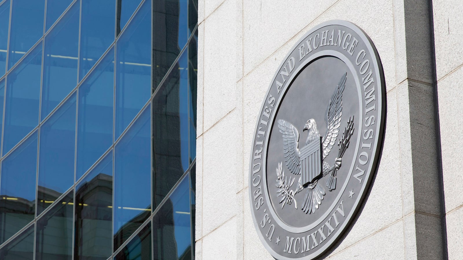 articles/2013/12/05/political-corporate-contributions-won-t-be-aired-in-daylight/131204-winkler-sec_rvtte2