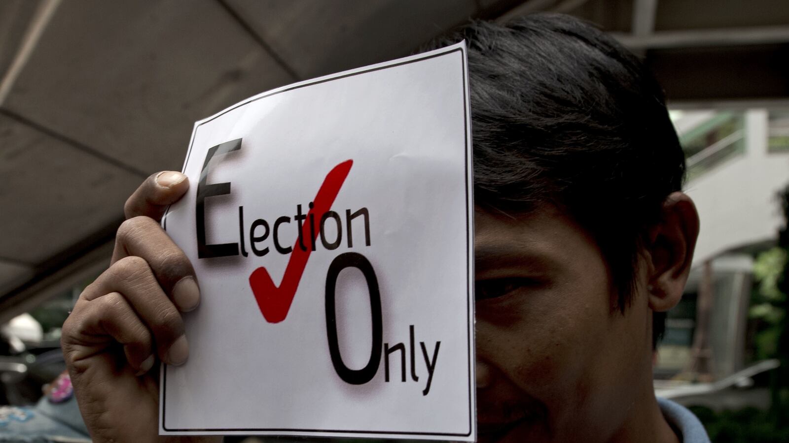 cheats/2014/05/31/u-s-demands-democracy-in-thailand/140531-thailand-cheat_uciczx