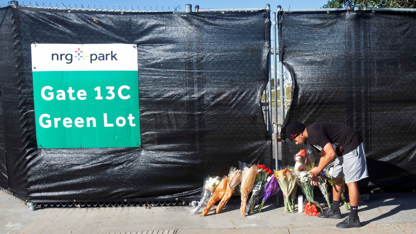 2021-11-06T231100Z_844213476_RC24PQ9ACQAY_RTRMADP_3_TEXAS-SECURITY_ptoujx