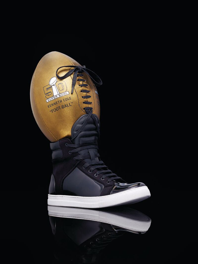 galleries/2016/02/06/12-bejeweled-footballs-you-won-t-want-to-fumble/160205-artist-footballs-09_co44jm