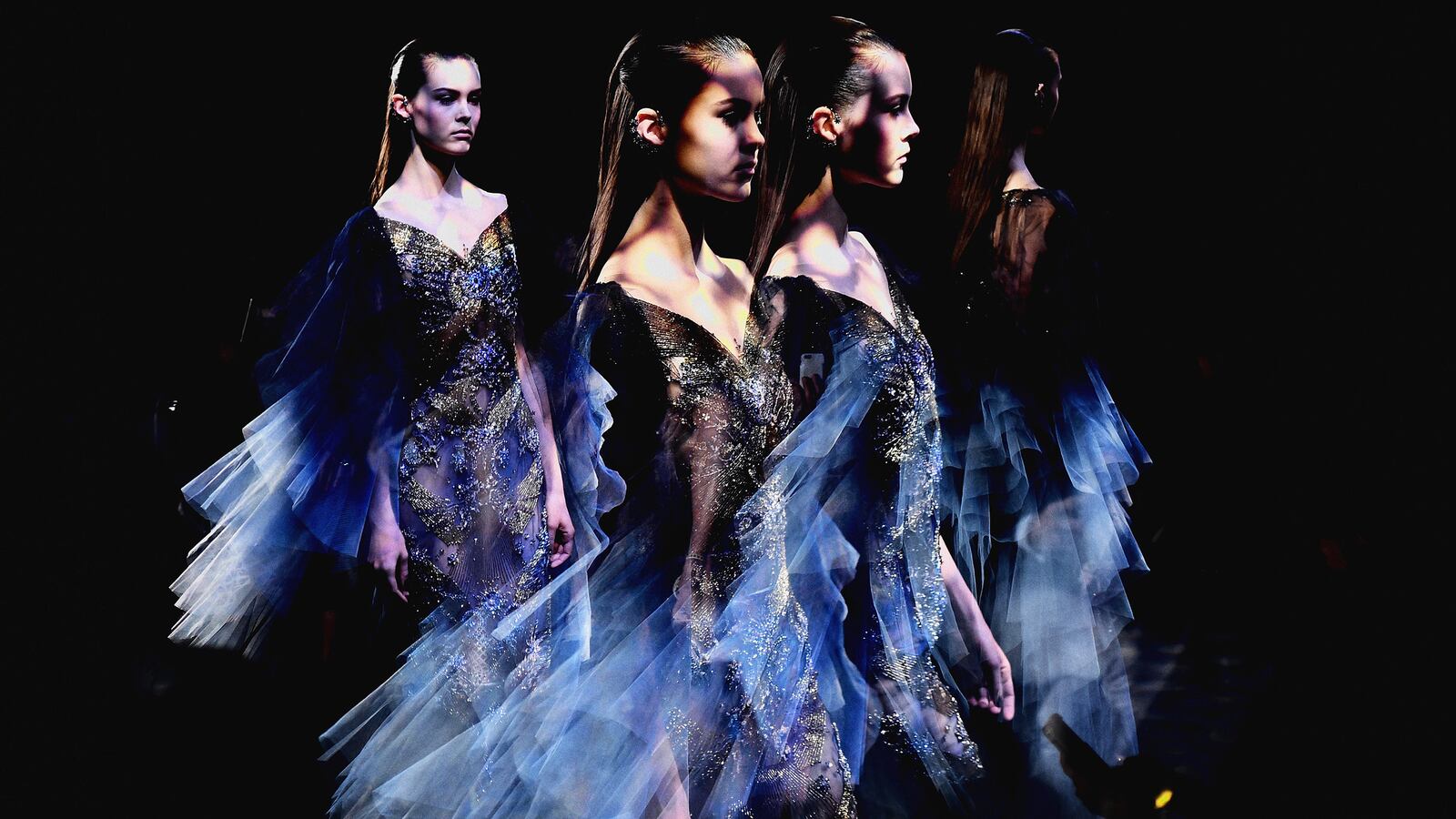 180918-demopoulos-marchesa-tease_nxxooc