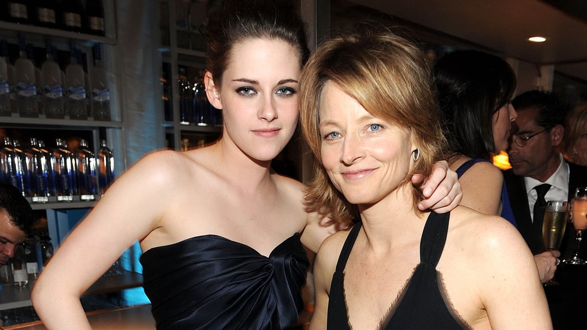 articles/2012/08/15/jodie-foster-blasts-kristen-stewart-robert-pattinson-break-up-spectacle/kristen-stewart-jodie-foster-tease_b1nxvz