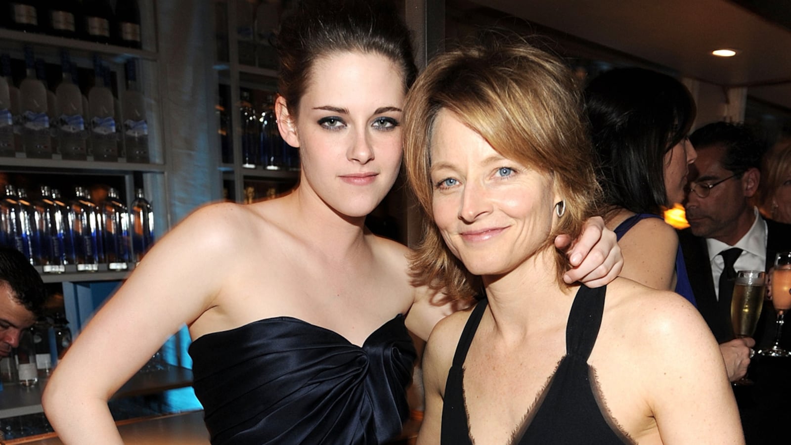 articles/2012/08/15/jodie-foster-blasts-kristen-stewart-robert-pattinson-break-up-spectacle/kristen-stewart-jodie-foster-tease_b1nxvz