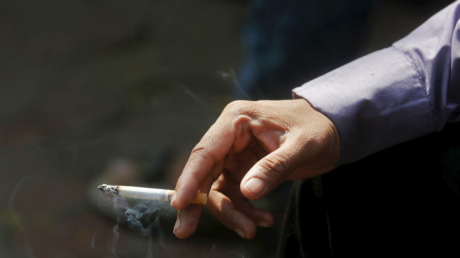 cheats/2016/05/04/calif-raises-age-to-buy-tobacco-to-21/160504-california-raises-smoking-age-cheat_lrfwjz