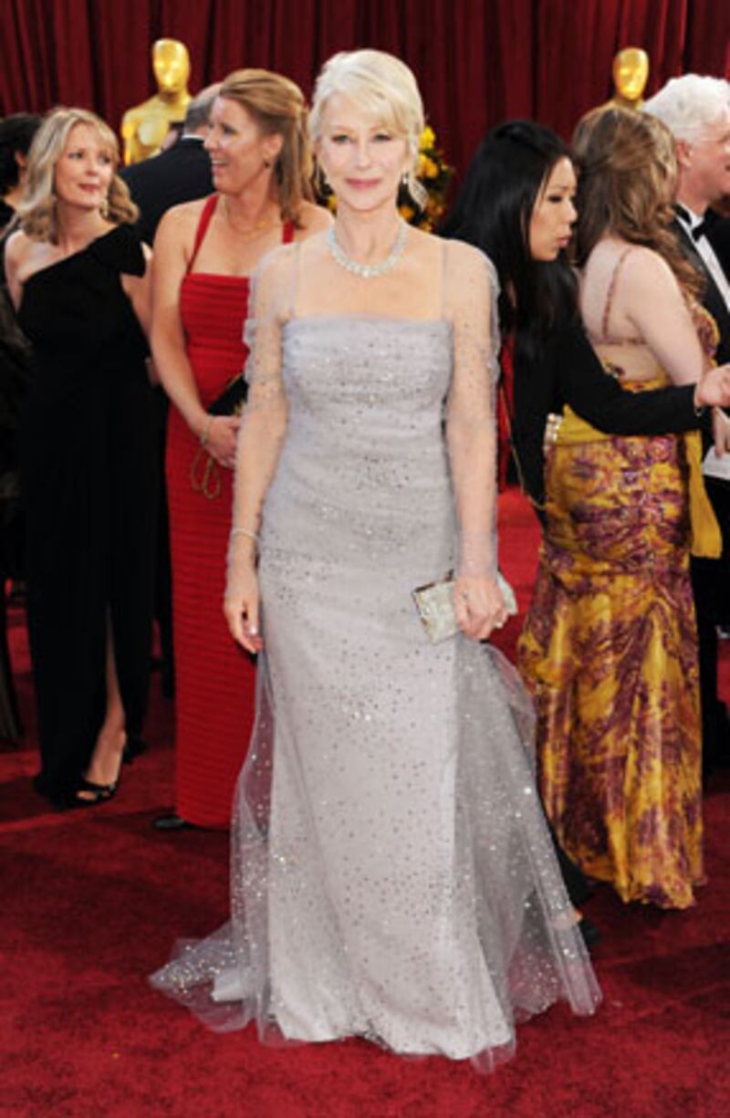 galleries/2010/03/07/oscar-arrivals-and-parties/oscar-arrivals---mirren_mzgfr2