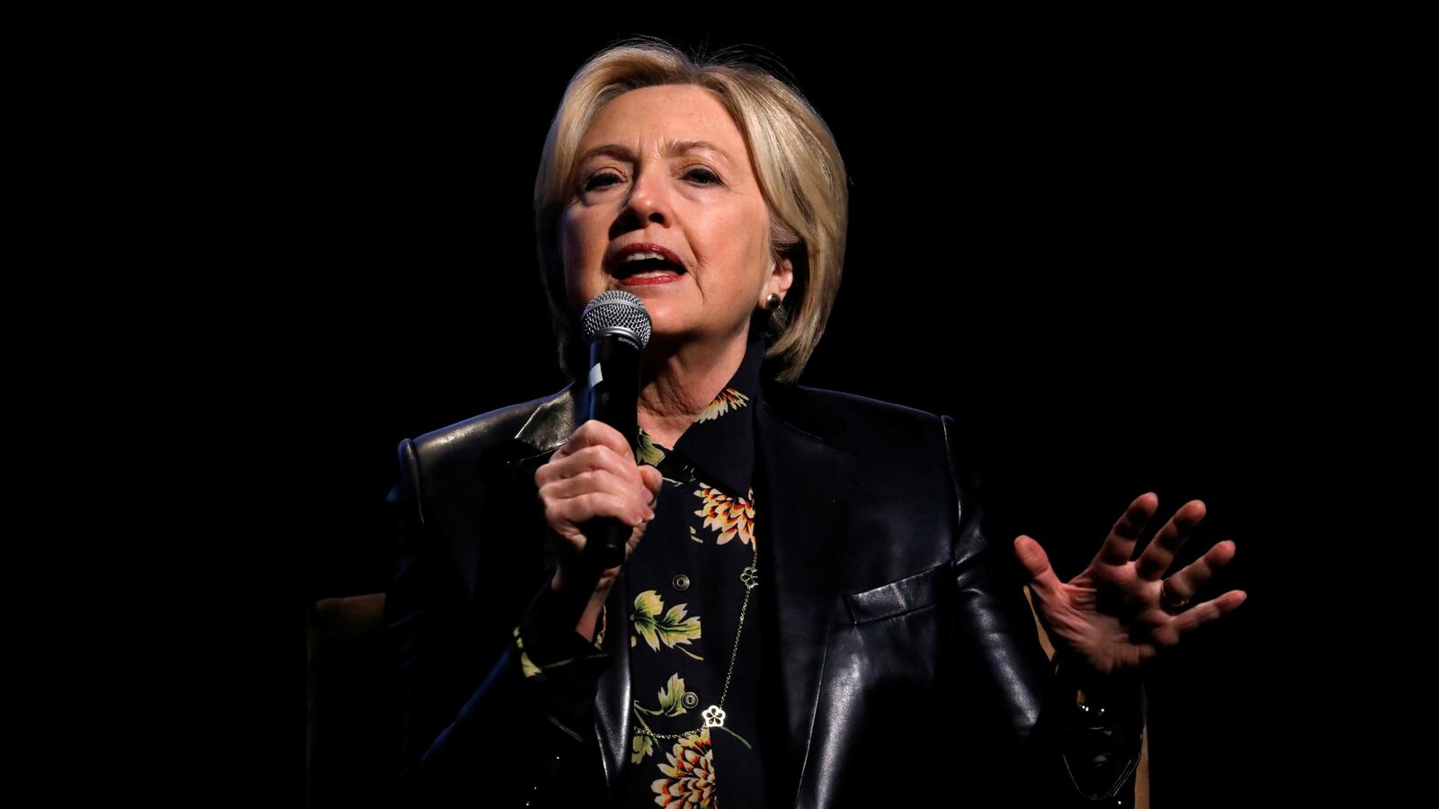 180127-clinton-dismayed-ex-aide-allegations-cheat_dripir