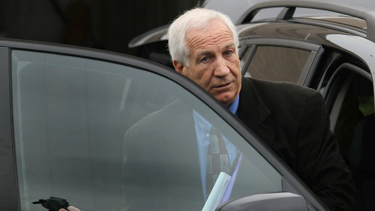 cheats/2012/06/19/attorneys-police-shared-details/cheat-sandusky-car-defense_rt2pjp